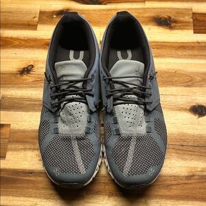 On Cloud Shoe Women’s Size 8.5 Blue White Running/Walking